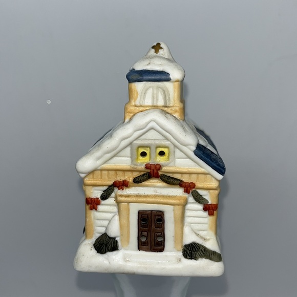 Mini lighted Church - Picture 2 of 3